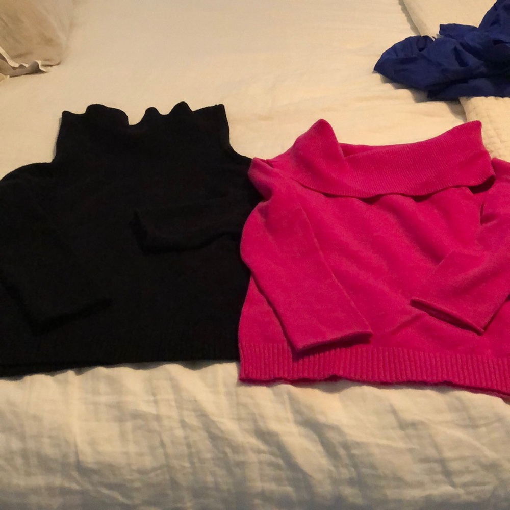 Anthropologie off shoulder two sweaters black & pink XS